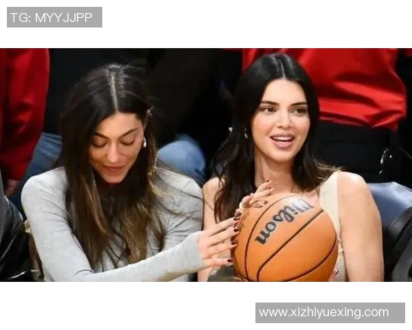 足球明星们为何纷纷倾心于詹娜的魅力与风采解析